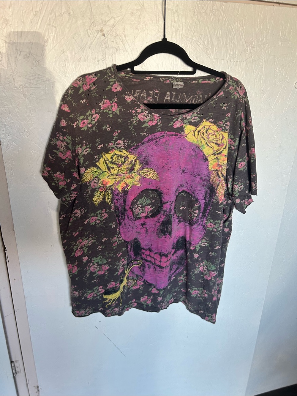 Magnolia Pearl Gray Tee with Pink Skull and Yellow Rose Accents